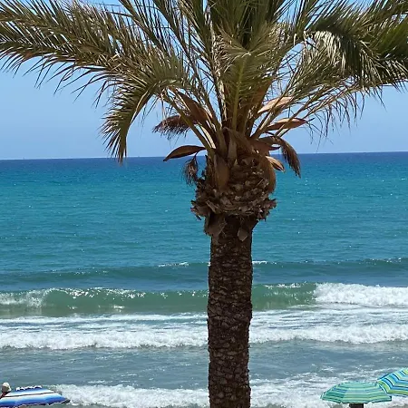 Frente Al Mar En *