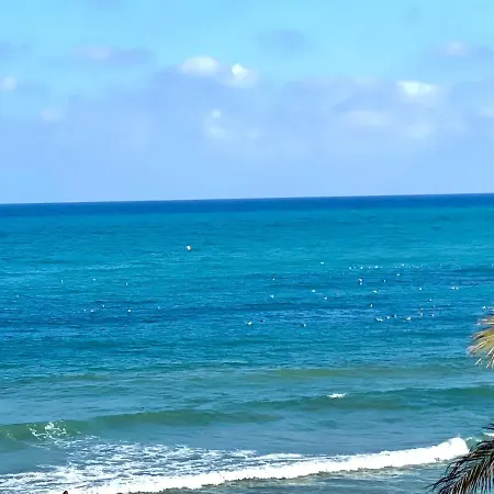Frente Al Mar En *