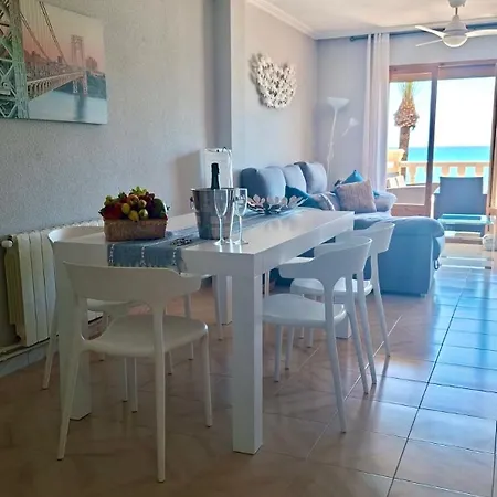 Frente Al Mar En *